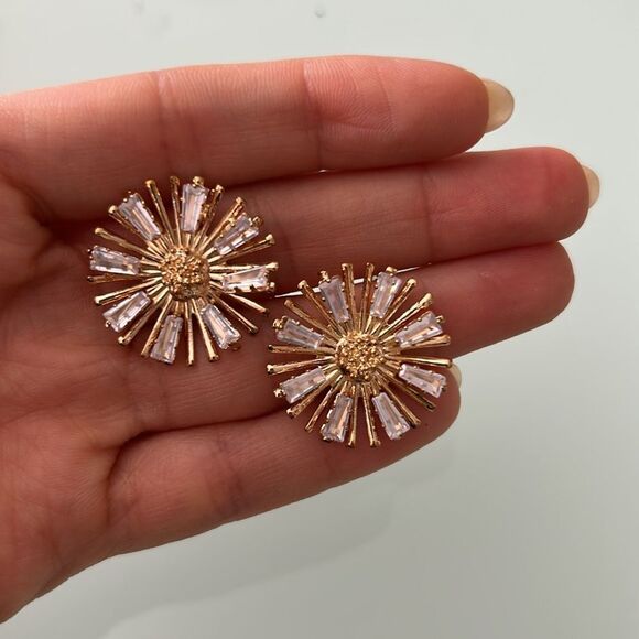 Gold Floral Earrings A926 - Picture 2 of 2